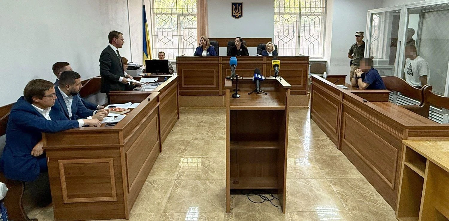 La suspension de l'avocat dans l'affaire du meurtre d'un adolescent à bord du funiculaire — un signal pour la confiance dans la justice