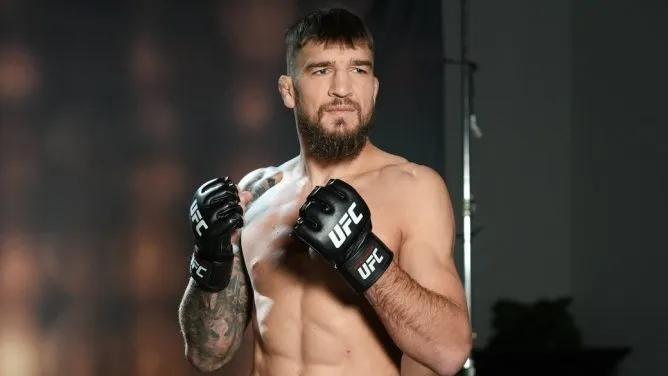 Des tranchées d'Irpin à l'UFC 328 : Amosov disputera son deuxième combat dans la plus prestigieuse ligue du monde