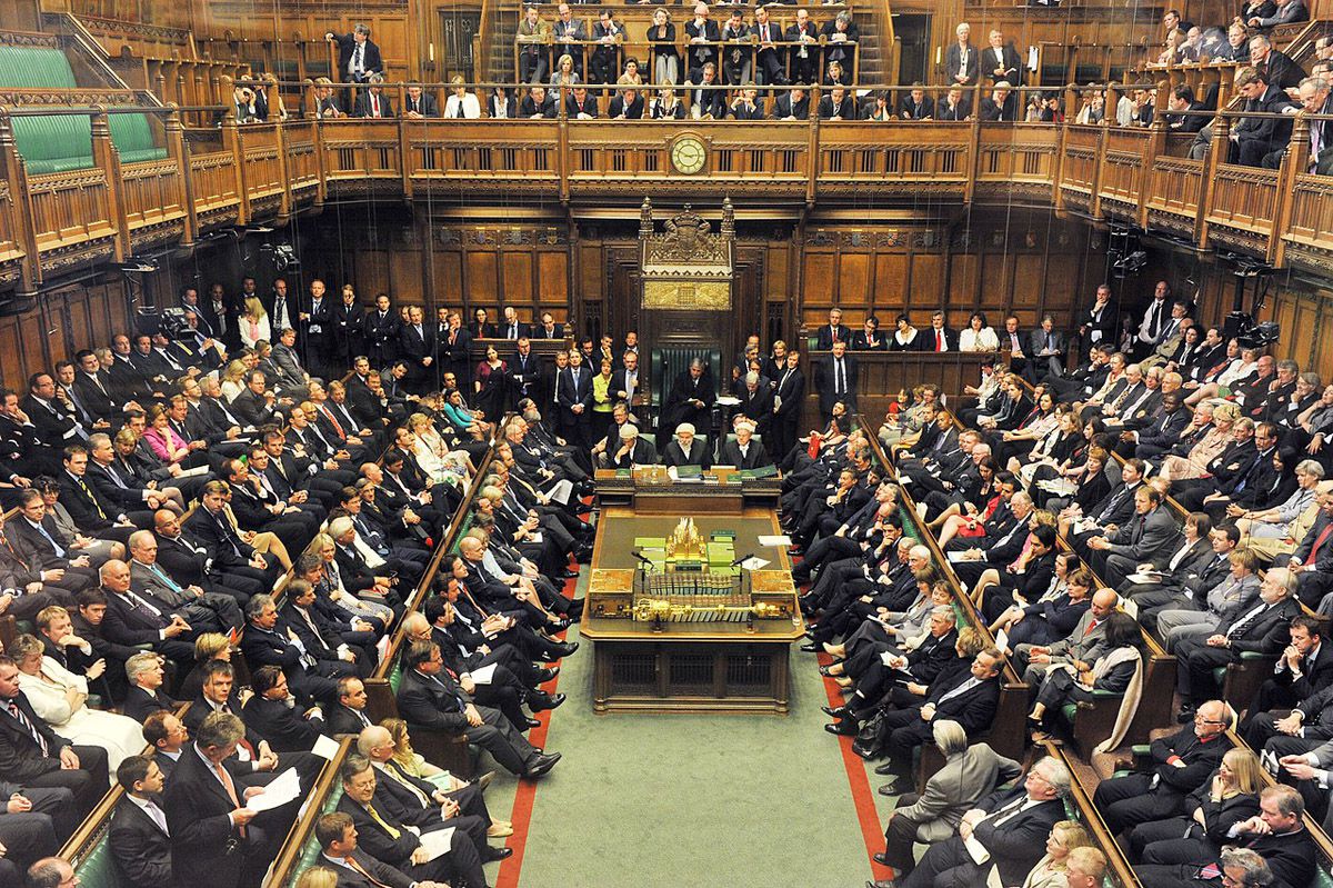 Sécurité numérique : le Parlement britannique débat sur de nouvelles mesures dans le secteur des services d'escorte