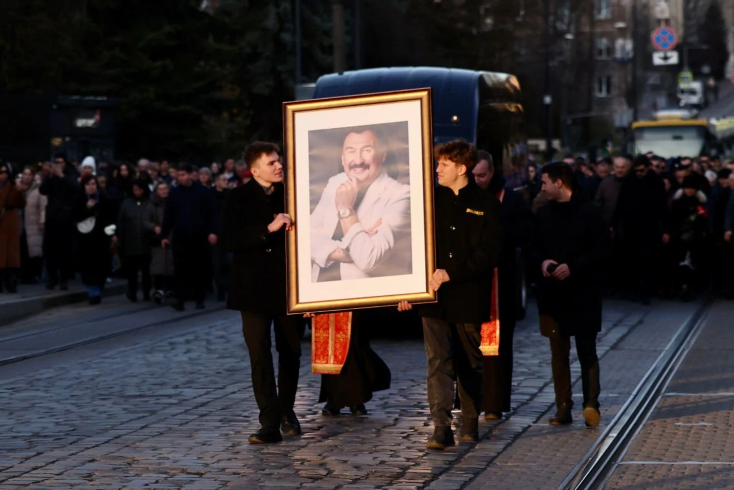 Lviv bids farewell to Stepan Higa: thousands at Rynok Square