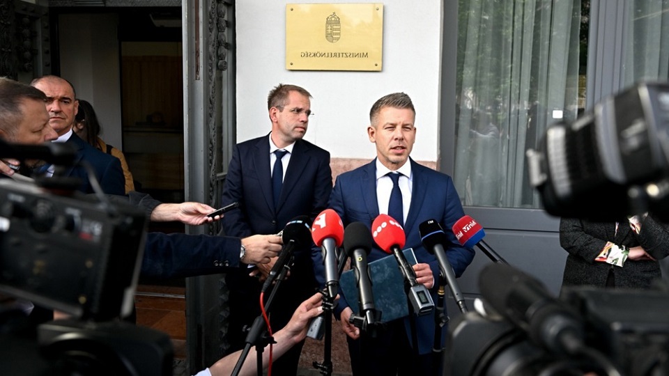 Orbáns Minister spenden Wochenendausgleich an Waisenhaus in der Karpatenregion — die Wahl des Empfängers ist kein Zufall