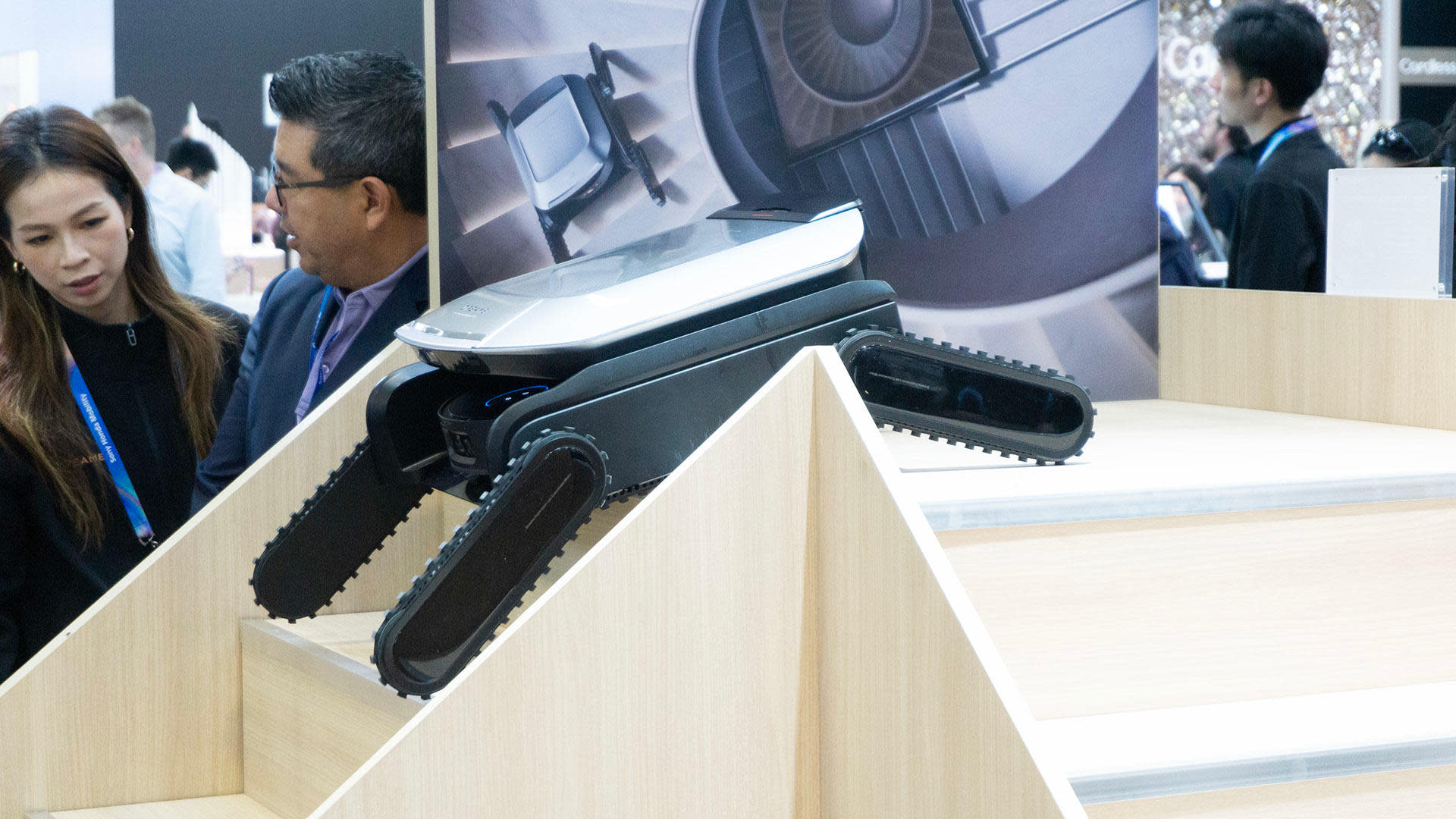 Dreame zeigt Cyber X — Roboterstaubsauger, der Treppen bezwingt: Haushaltsinnovation mit Potenzial für Logistik und Rettungseinsätze