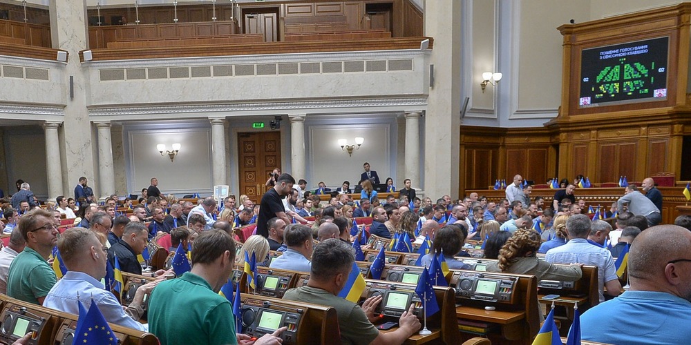 Versprochene Aufhebung nach dem Krieg — nun Verlängerung um drei Jahre: Rada verabschiedet erhöhte Militärsteuer