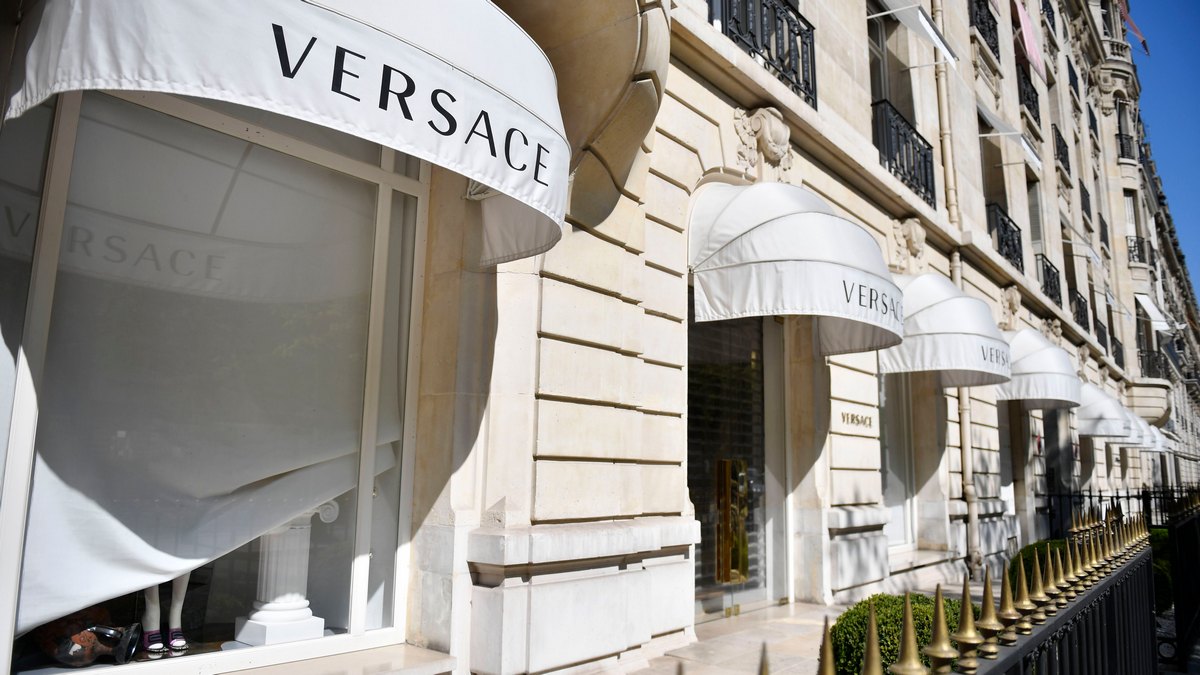 Prada Group a finalisé l'acquisition de la marque Versace pour 1,38 milliard de dollars