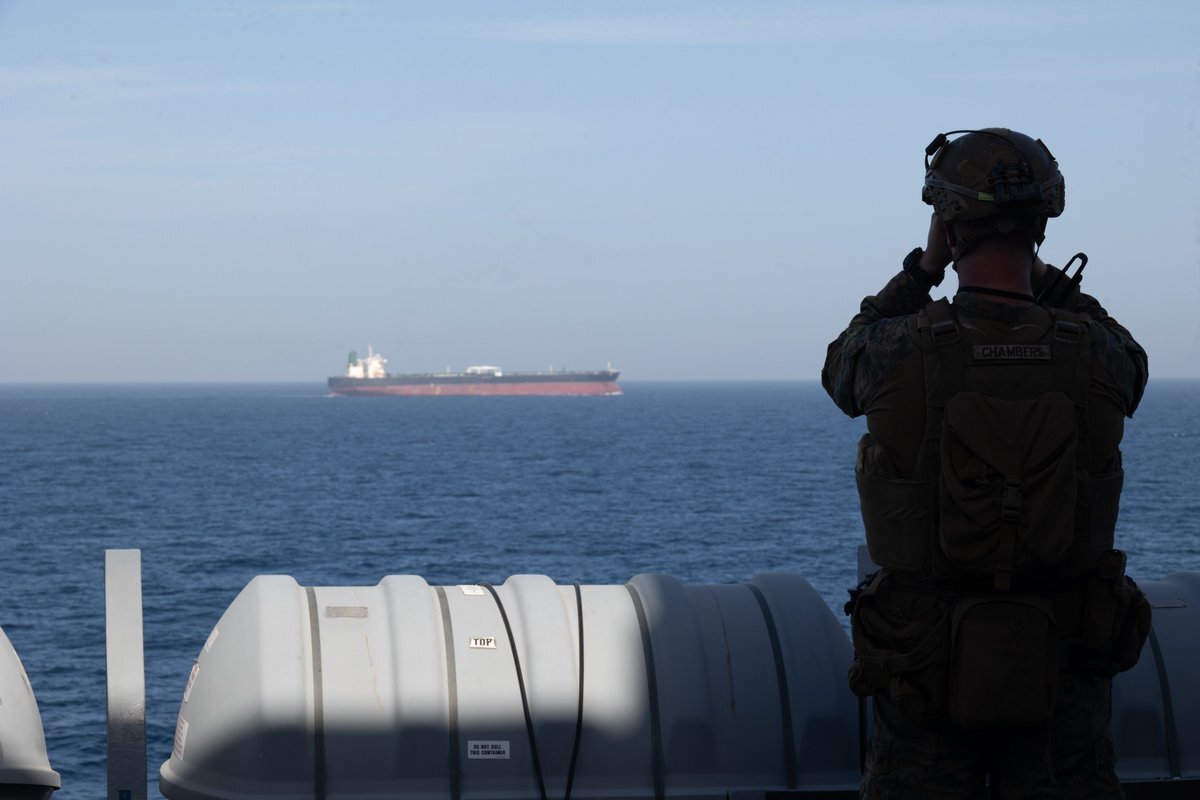Abordage en haute mer : comment les États-Unis tentent d'étouffer le flux pétrolier iranien sans déclarer la guerre