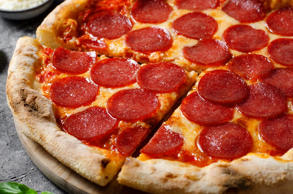 39 Tage nach dem russischen Angriff: Pizza Hot aus Lwiw nimmt die Produktion wieder auf und schafft wieder Arbeitsplätze