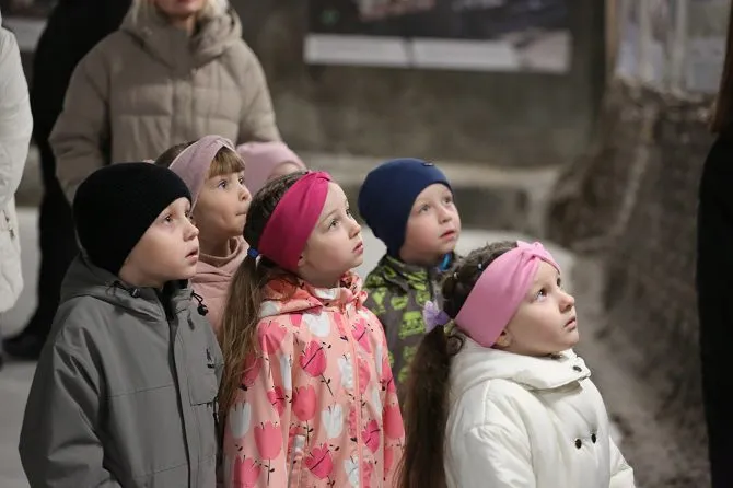 À Irpin, on enseigne la gratitude aux enfants : une visite au jardin d'enfants « Kazka » qui forge le respect envers les défenseurs