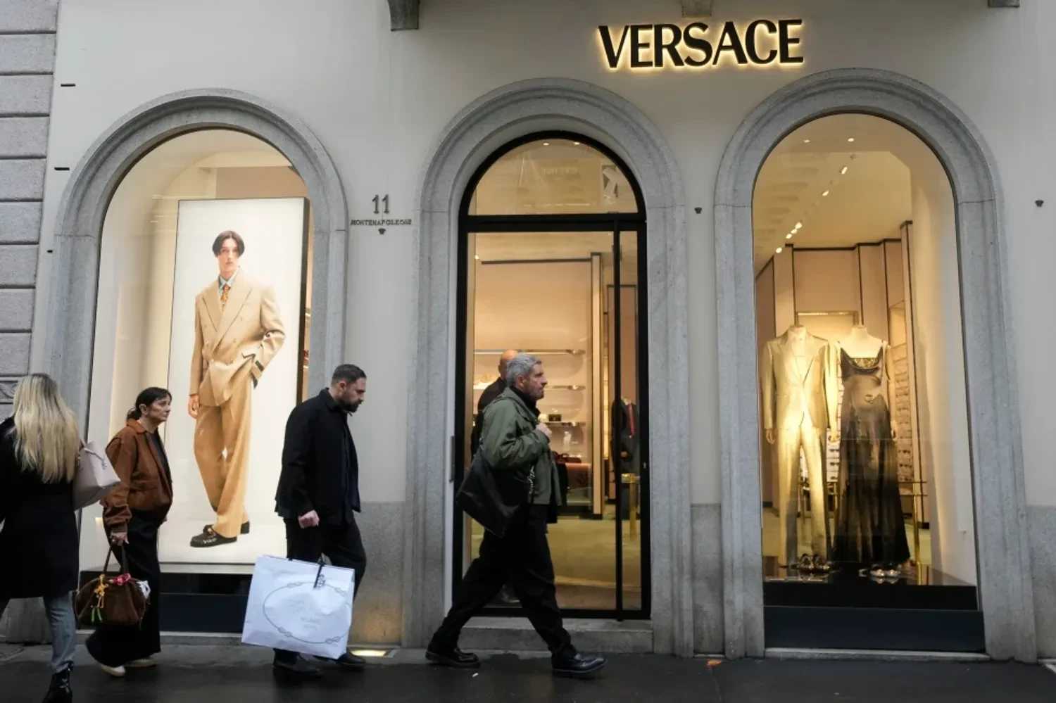 Le directeur artistique de Versace, Dario Vitale, démissionne après le rachat par Prada