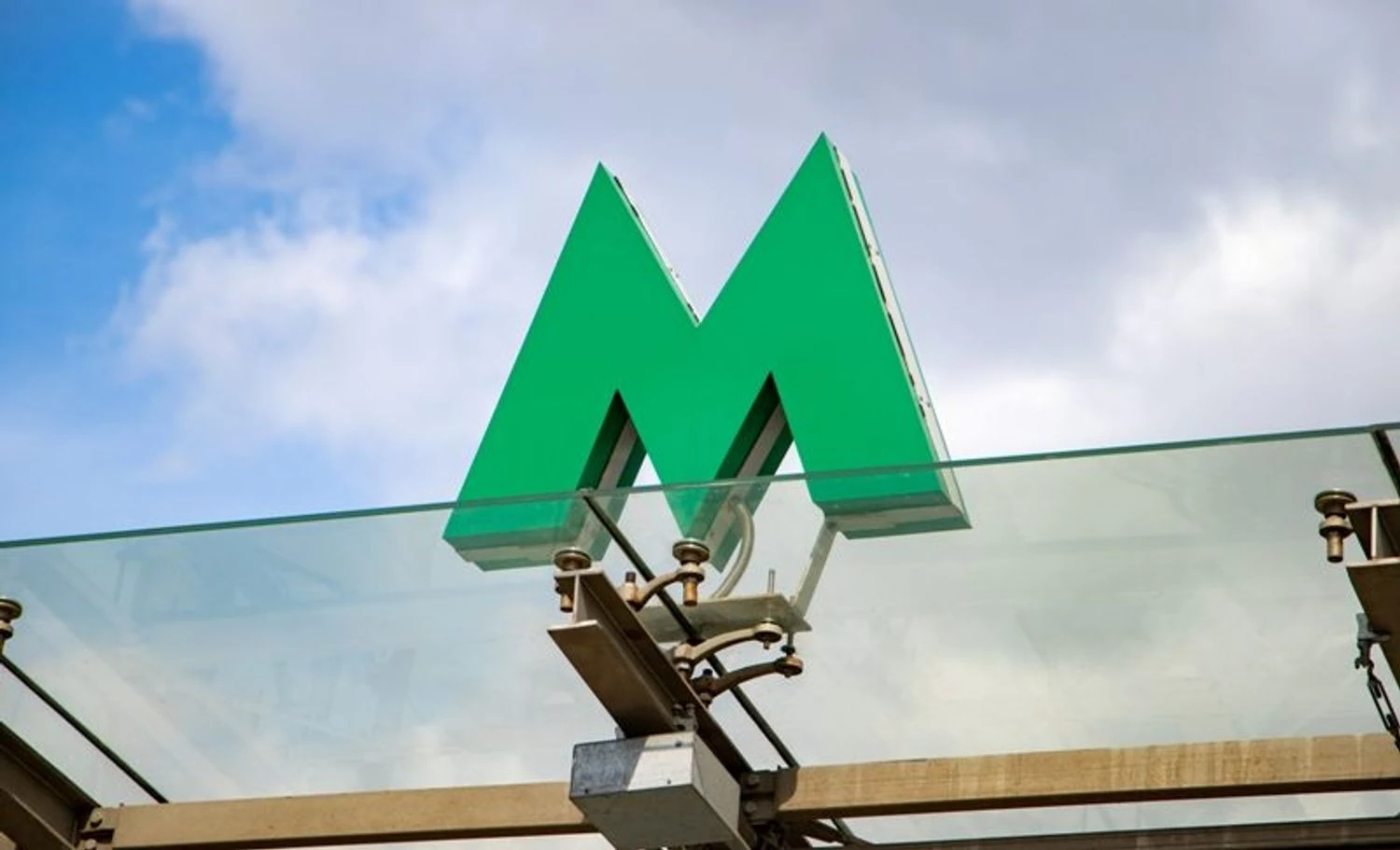 Wegen Problemen mit der Stromversorgung fährt die rote Linie der Kiewer Metro im eingeschränkten Betrieb – was ändert sich dadurch?