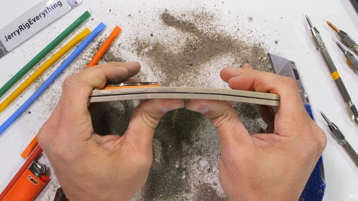 Fingernagel gegen $1500: Warum der innere Bildschirm des Oppo Find N6 leichter zerkratzt als Fensterglas