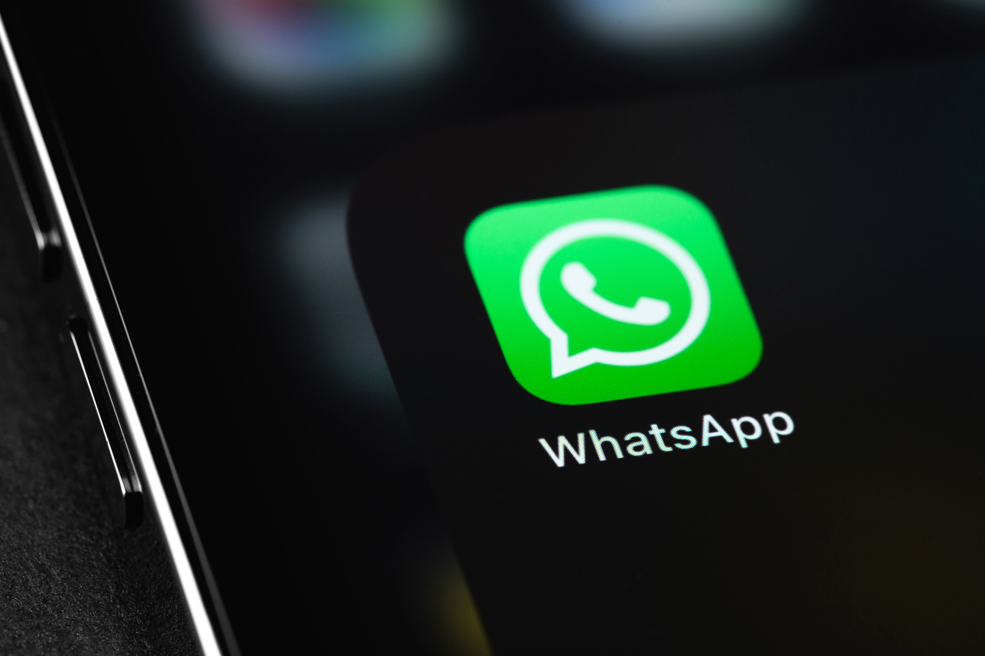 WhatsApp führt KI-Antworten ein: schnelleres Schreiben und neue Sicherheitsfragen für Ukrainer