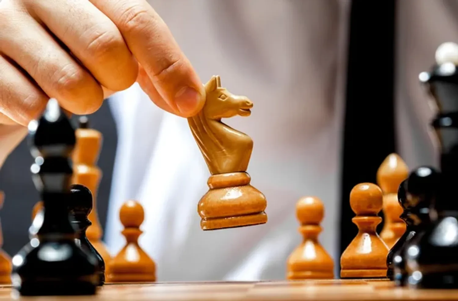 La FIDE a autorisé les joueurs d'échecs russes et biélorusses à concourir sous leur drapeau et avec leur hymne