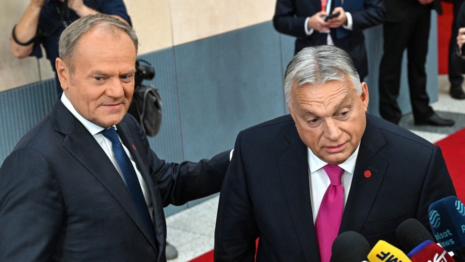 Tusk: Orbáns Leute könnten Moskau über die Sitzung des EU-Rats informiert haben — was bedeutet das für die Ukraine?