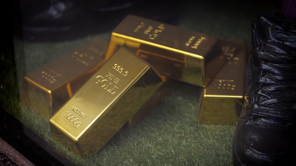 Gold and silver hit record highs after Trump's comments on Greenland — what it means for markets and Ukraine
