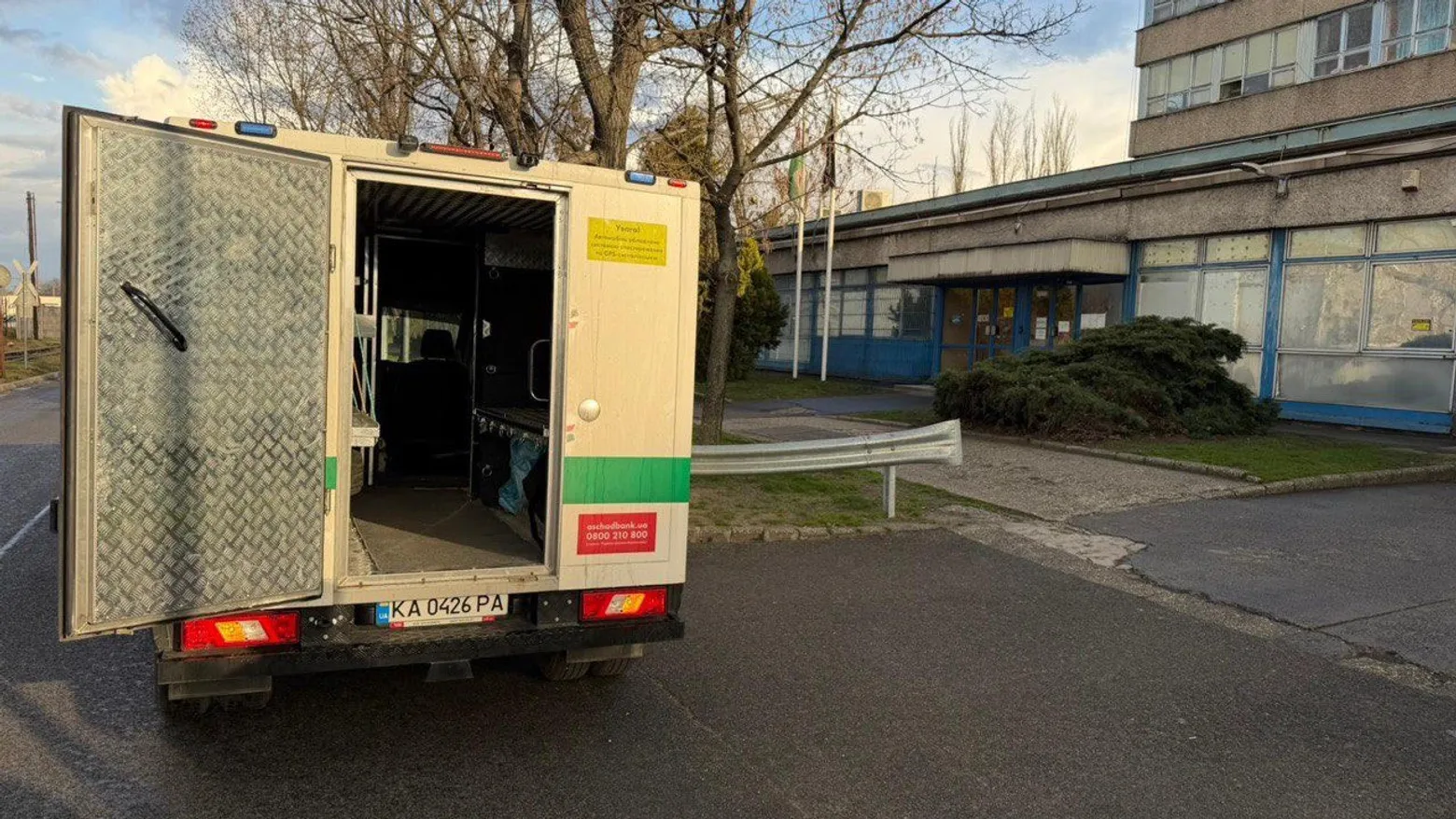 Oschadbank setzt Bargeldzufuhr nach Festnahme von Geldboten in Ungarn aus — NBU deckt das Defizit aus den Reserven