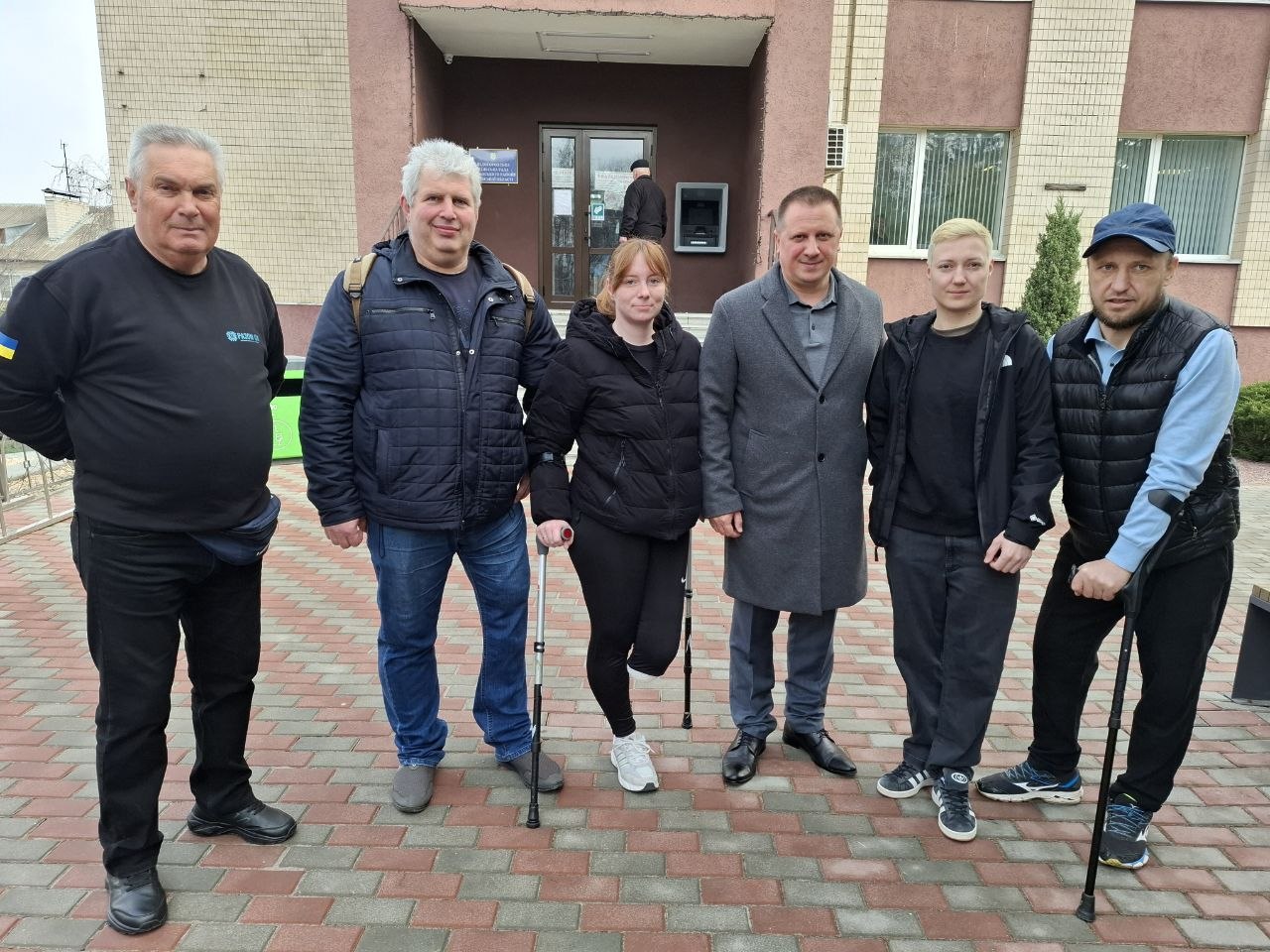 Die Kapitänin der Amputiertenfußball‑Nationalmannschaft macht die ersten Schritte mit ihrer neuen Prothese: Veteranen der Gemeinde Bilohorod kehren zu einem vollwertigen Leben zurück