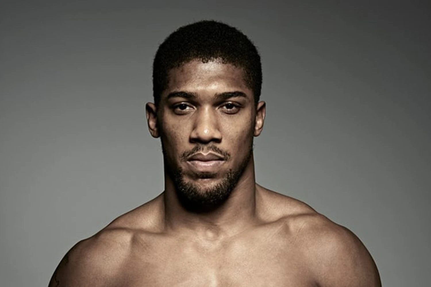 Anthony Joshua sorti de l'hôpital après un accident de la route au Nigeria — deux de ses entraîneurs ont été tués