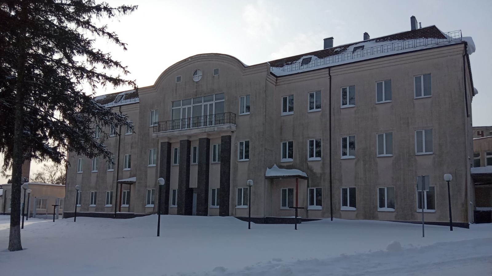 Der Staatliche Vermögensfonds stellt den Immobilienkomplex Budfarfor in Slavuta zum zweiten Mal zum Verkauf