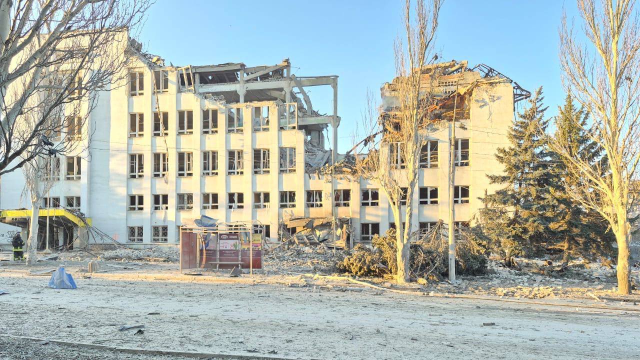 La Russie a détruit le bureau de poste central à Kramatorsk : Ukrposhta promet de rétablir le service d'ici la fin de la journée — ce que cela change
