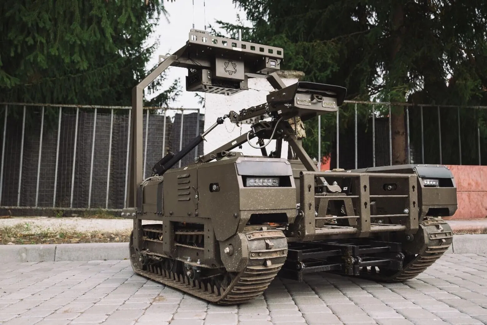 Ground Drone Operator at GUR: A New Combat Role Emerges Between Pilot and Infantryman