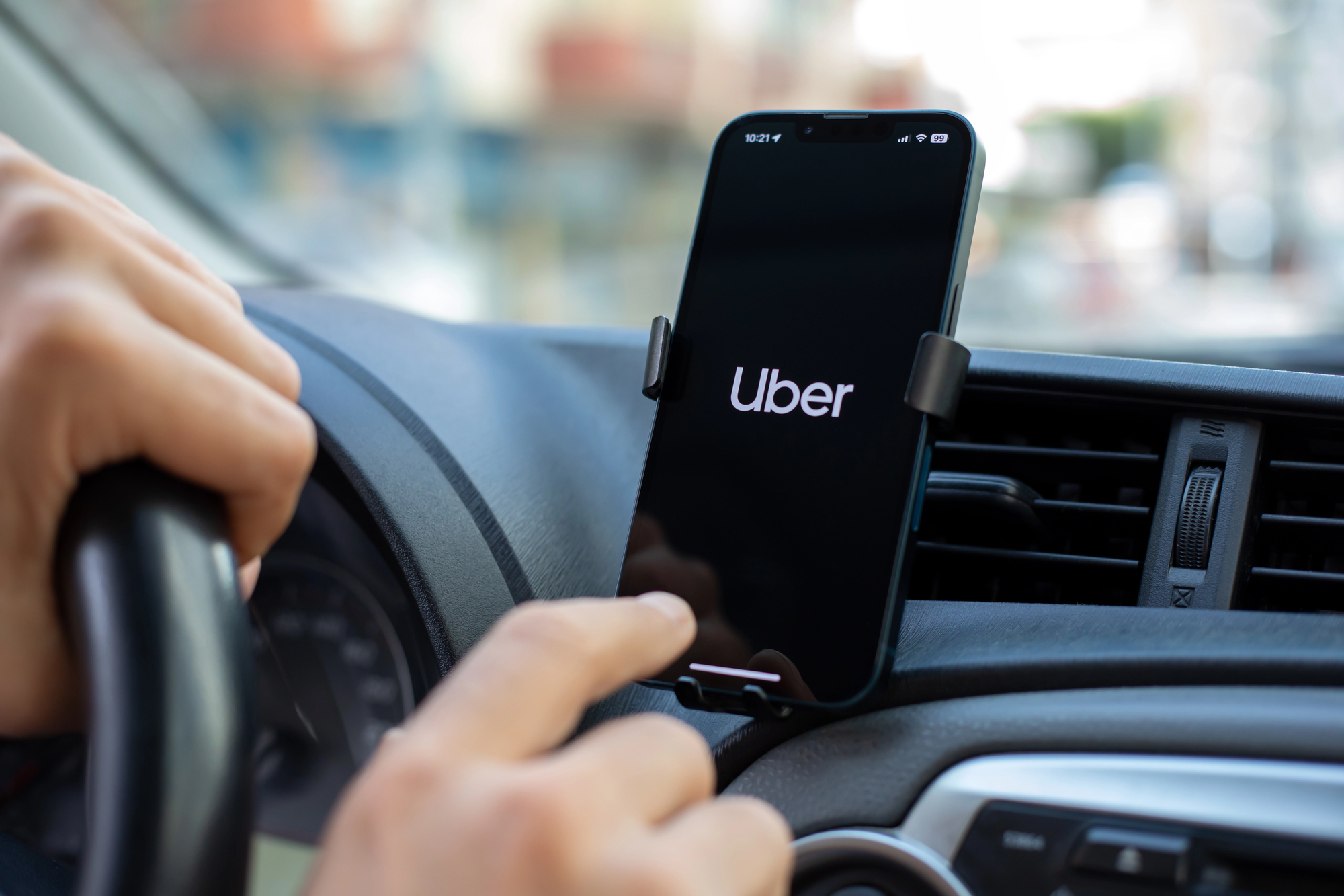 Le jumeau IA du PDG d'Uber : comment «Dara AI» transforme la prise de décision et ce que cela signifie pour les ingénieurs ukrainiens