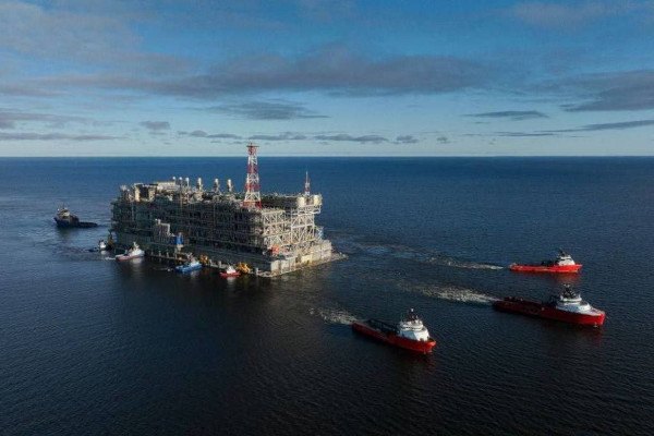 Nur ein Eisbrecher für den ganzen Winter: Wie Russland Sanktionen gegen Arctic LNG 2 umgeht und was das für die Energiesicherheit bedeutet