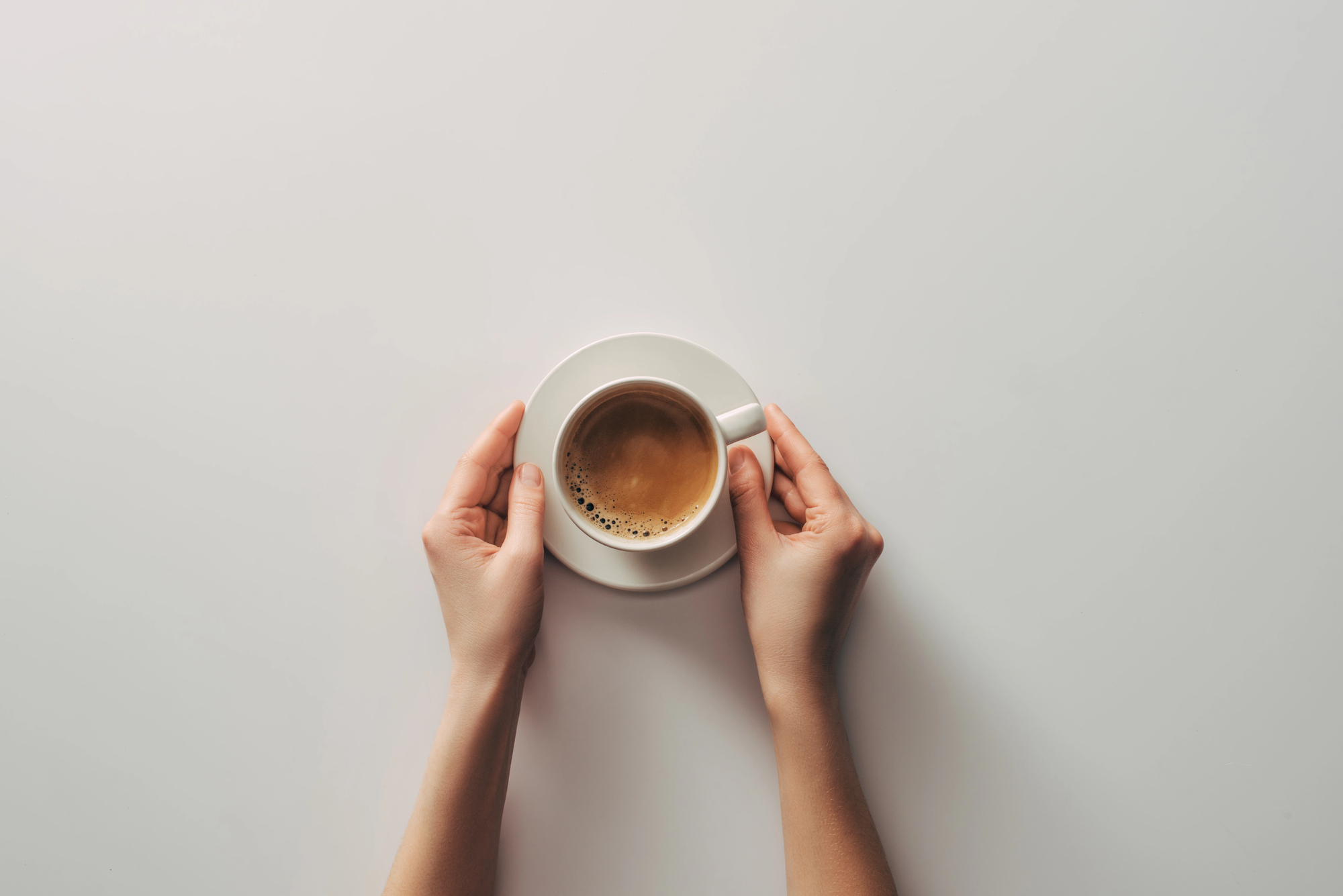 Caffeine Tracker bei Garmin: Die Uhr zeigt, wann man die letzte Tasse Kaffee trinken sollte, um Schlaf und Produktivität nicht zu verlieren.