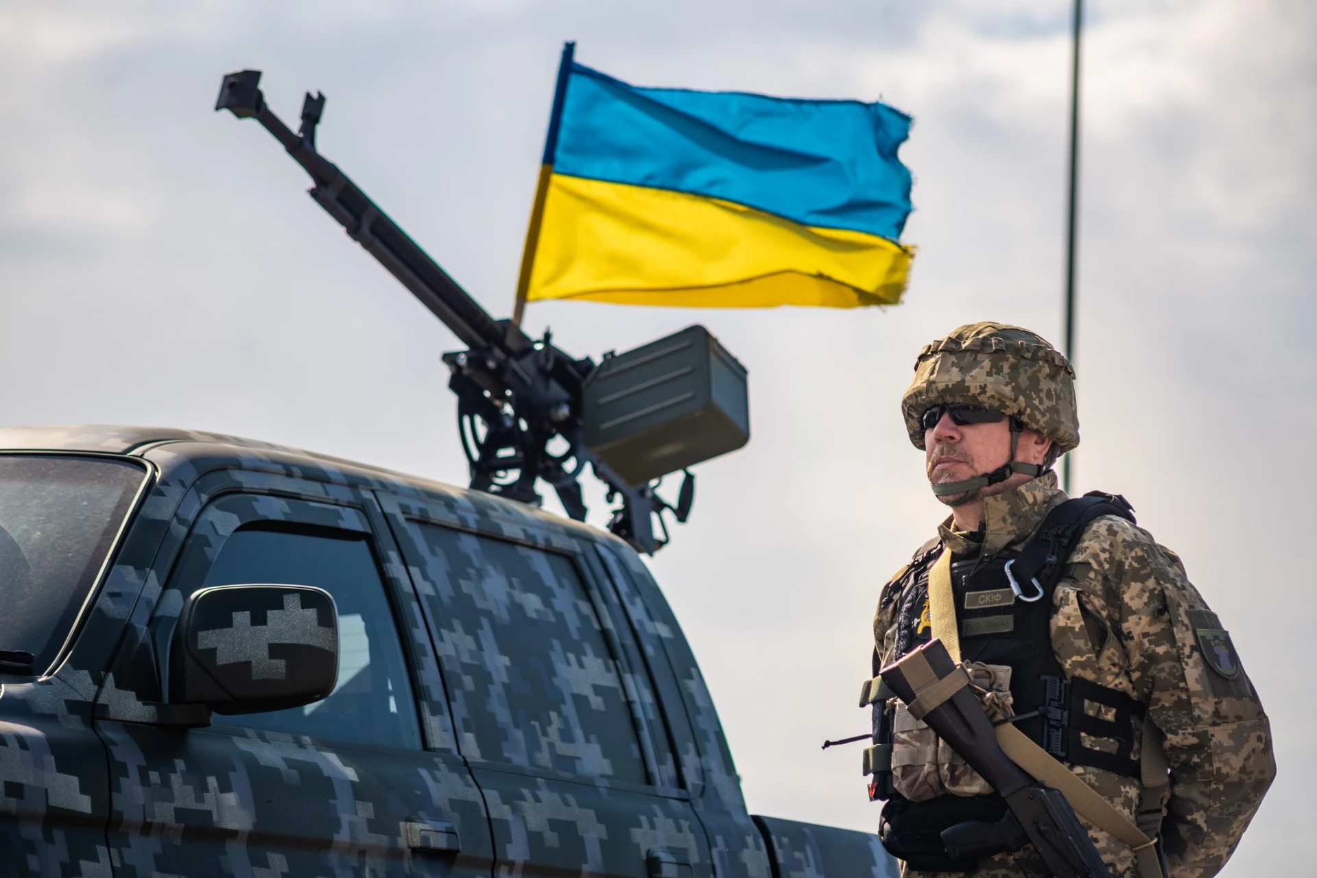 Verteidigte Kiews Himmel und fiel an seinem Posten am ersten Tag der Invasion: Familie und Gemeinde bitten darum, Oberst Kusmyn den Titel Held der Ukraine zu verleihen