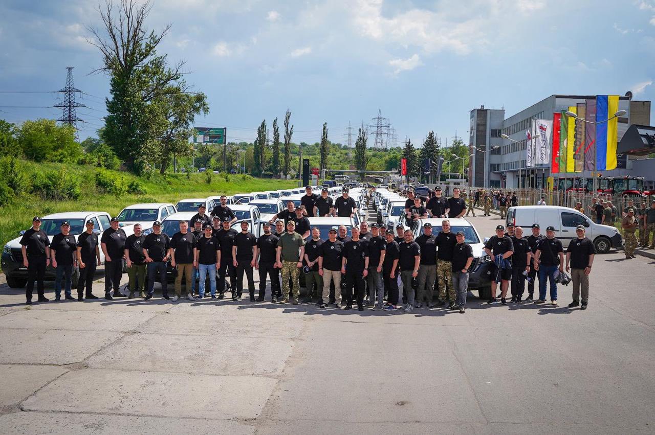 54 Pickup Trucks for Black Zaporozhians: Kyiv Region Made the Largest Joint Vehicle Purchase of the Entire War