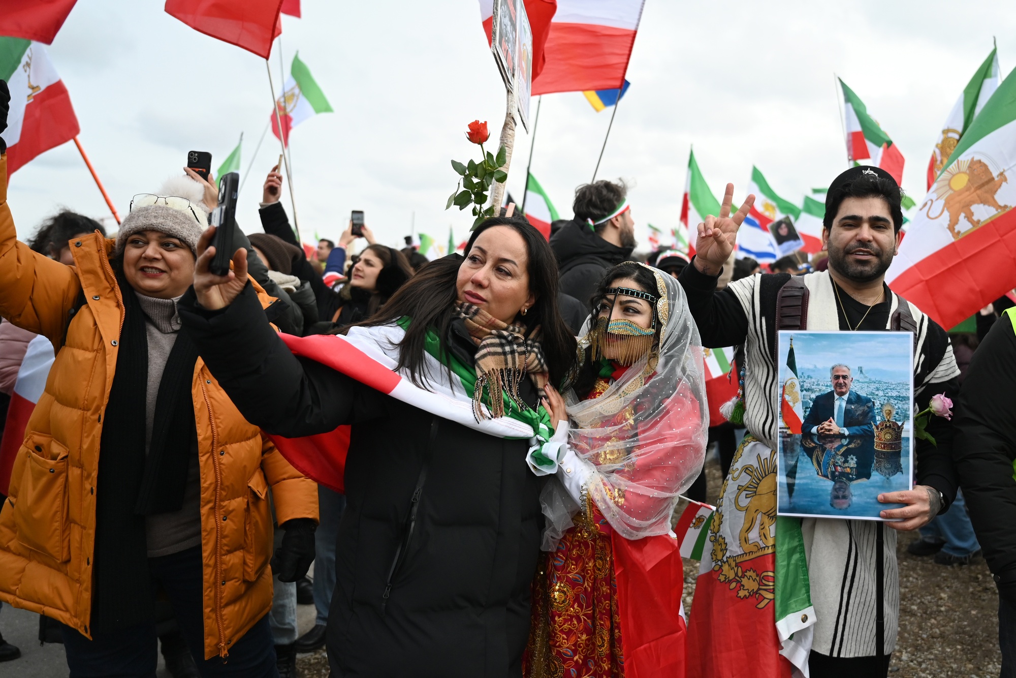 Iran hat den deutschen Botschafter nach 200.000 Demonstranten in München einbestellt – diplomatisches Signal an Europa