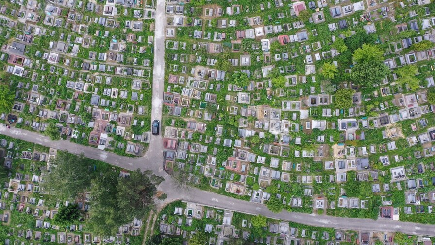 100 Hektar und ein Auto: Lwiw startet kostenlosen Minibus auf dem größten Friedhof der Stadt
