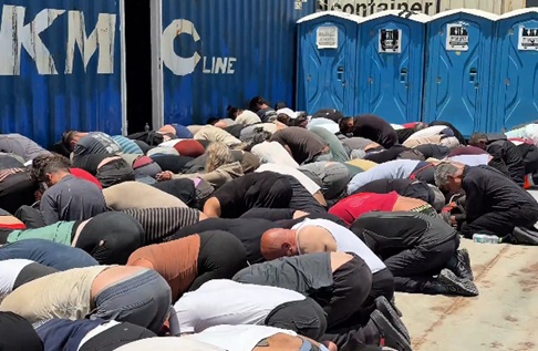 Ben-Gvir dreht triumphales Video mit knienden Aktivisten – und provoziert gleichzeitig Botschafter-Vorladungen in sechs Ländern