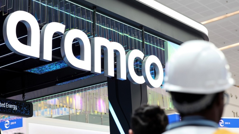 Aramco setzt Betrieb der Raffinerie in Ras Tanura nach Drohnenangriff aus — Risiko für Diesel‑Lieferungen nach Europa