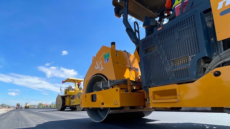 Japanese Want to Turn 1.5 Billion Tons of Ukrainian Military Waste into Road Pavement