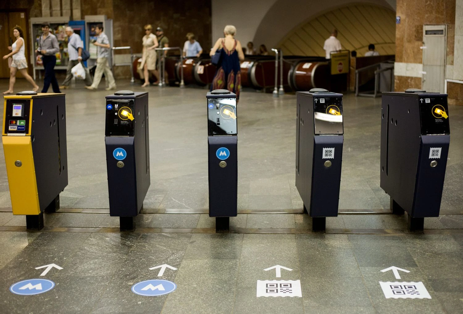 Rote Metro-Linie kehrt in den Normalbetrieb zurück — Intervalle 5–6 Minuten, Fahrten von „Akademmistechko“ bis „Lisova“