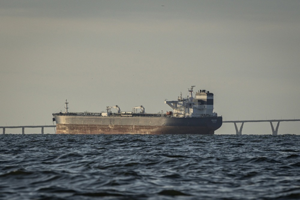 Die USA bieten Tankerversicherungen an, um den Anstieg der Ölpreise zu bremsen — was das für die Ukraine und Europa bedeutet