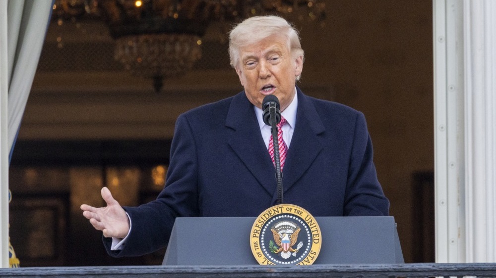 Trump droht, den iranischen Energiesektor zu zerstören, falls die Straße von Hormus nicht geöffnet wird