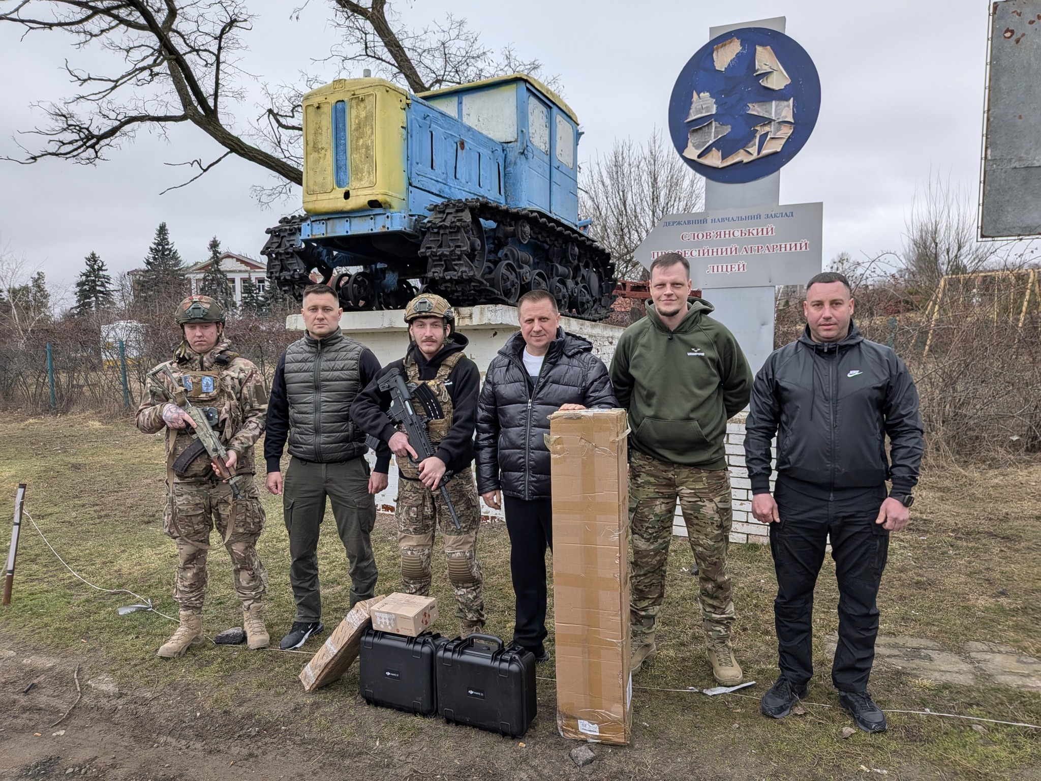 1600 km in zwei Tagen: Der Bürgermeister von Bilohorodka besuchte persönlich die Verteidiger im Norden und Osten