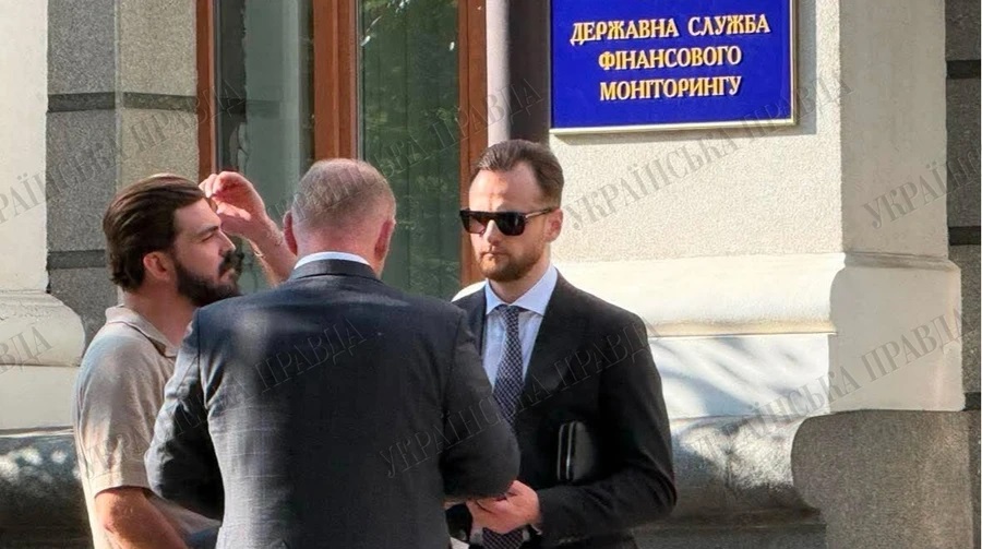 Le chef du Service de surveillance financière a emporté le dossier — le NABU s'est rendu à son bureau