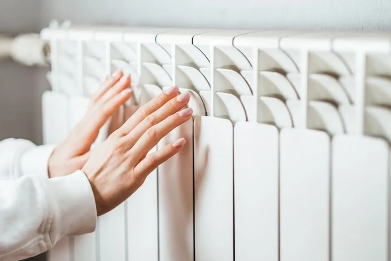 1200 Mehrfamilienhäuser in Kiew weiterhin ohne Heizung — erneute Anschlüsse nach Beschuss und Belastung des Energiesystems