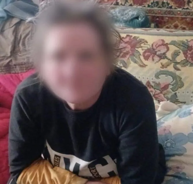 Région de Kiev : une femme de 54 ans soupçonnée d'avoir poignardé son amie par jalousie.