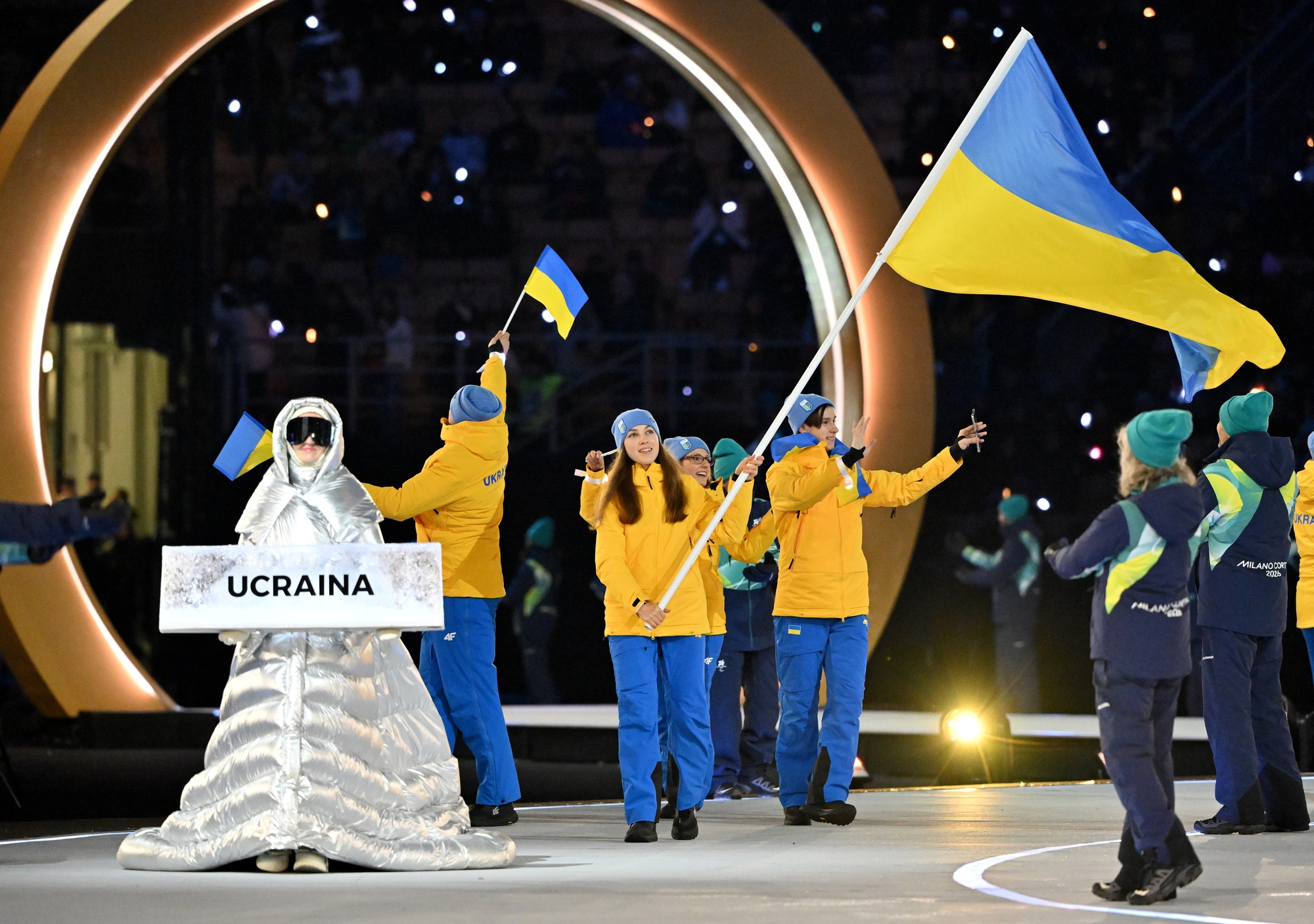 Russin trug bei der Eröffnung der Olympischen Spiele 2026 ein Schild mit der Aufschrift „Ukraine“ – kleine Geste mit großer Bedeutung