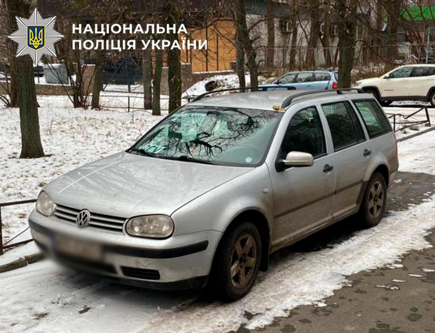 Mock-up "petal" on a car roof in Kyiv: police filed a report — why it's dangerous