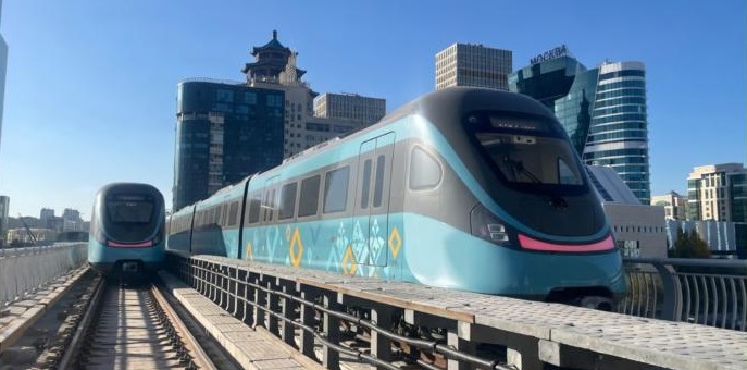 20 Jahre, Korruptionsskandal und chinesische Züge: Astana startet endlich das unbemannte LRT