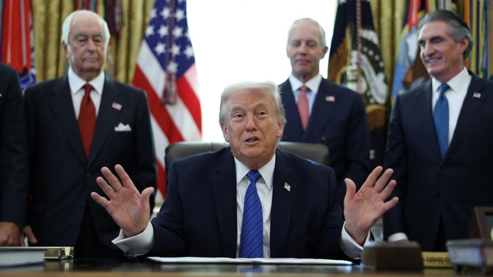 Trump hob den 25%-Zoll für Indien auf — was das für die Ölströme aus Russland und die Sicherheit der Ukraine bedeutet