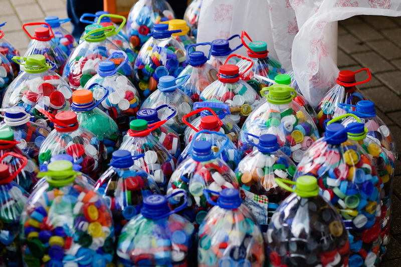 Deckel — zur Drohne: Ein Bewohner der Gemeinde Bilohorodska verwandelt Plastikkappen in FPV‑Drohnen für die ukrainischen Streitkräfte