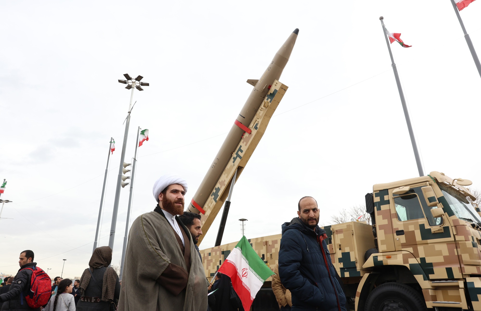 Reuters: Iran steht kurz vor einem Abkommen mit China über Überschallraketen vom Typ CM‑302 — Risiken für die US‑Flotte und die regionale Stabilität