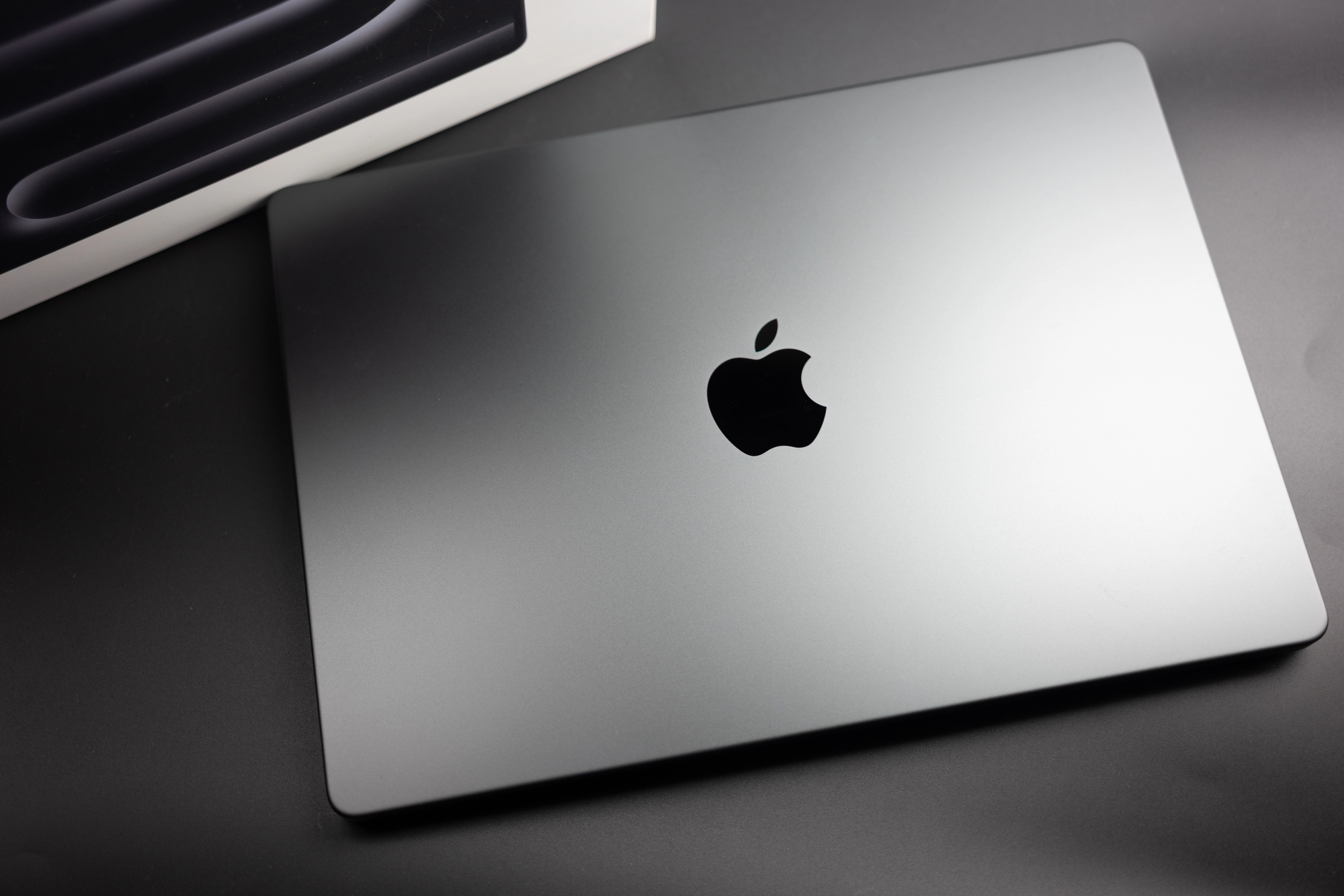 Apple könnte Samsungs Privacy Display übernehmen — was das für die Sicherheit von MacBooks bedeutet