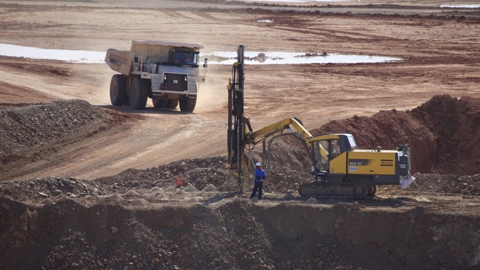 Rio Tinto und Glencore nehmen Gespräche wieder auf — ein 200‑Milliarden-Dollar-Riese und Folgen für die Ukraine