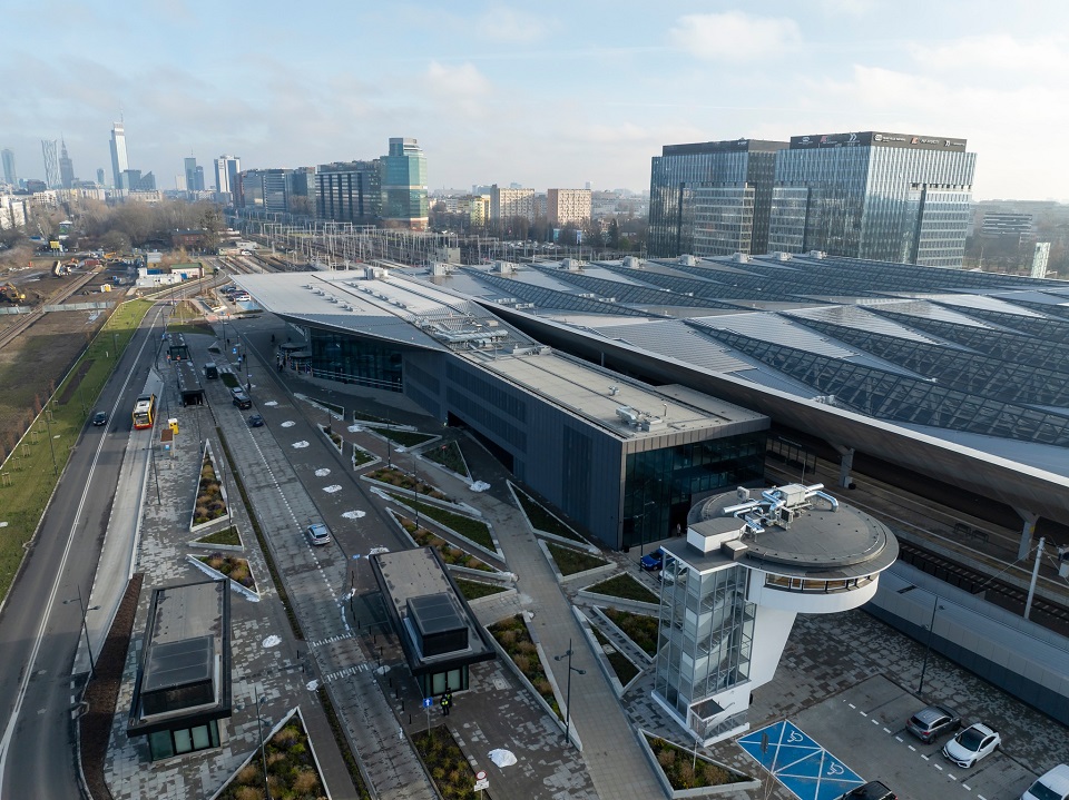 Erneuerte Station Warszawa Zachodnia nach fünfjähriger Sanierung wieder eröffnet
